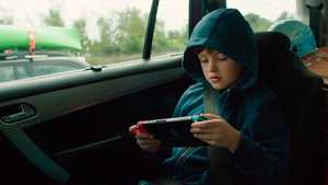 تماشای فیلم سینمایی چهار بچه و موجود شنی با دوبله فارسی