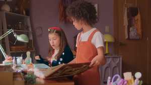 تماشای فیلم سینمایی آیوی و بین : روحی که باید می رفت Ivy + Bean : The Ghost That Had to با دوبله فارسی در ژانر کمدی